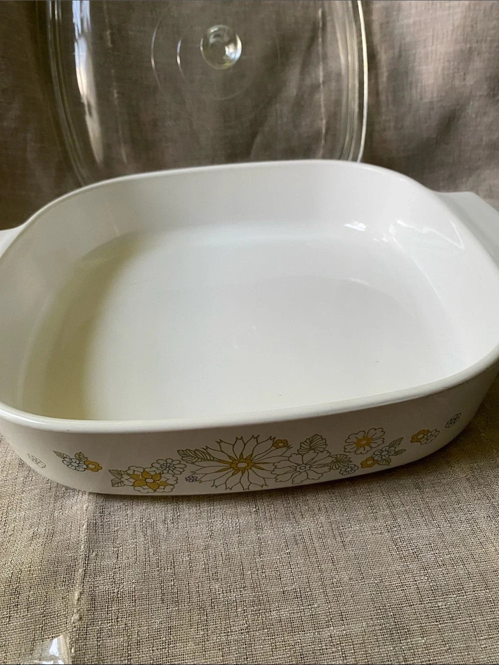 CorningWare Daisy floral bouquet Casserole Dish 2-1/2 quarts 1970s